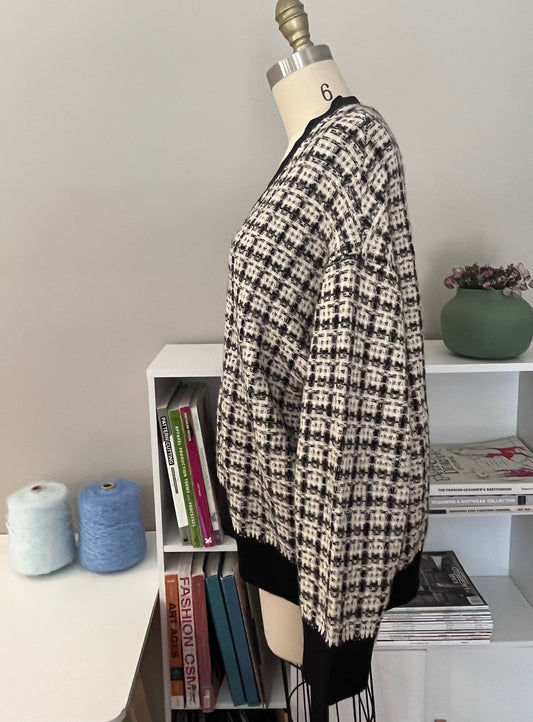 V-neck check pattern sweater