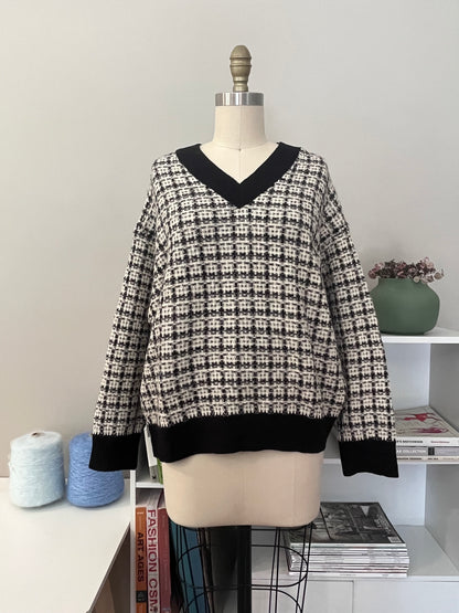 V-neck check pattern sweater