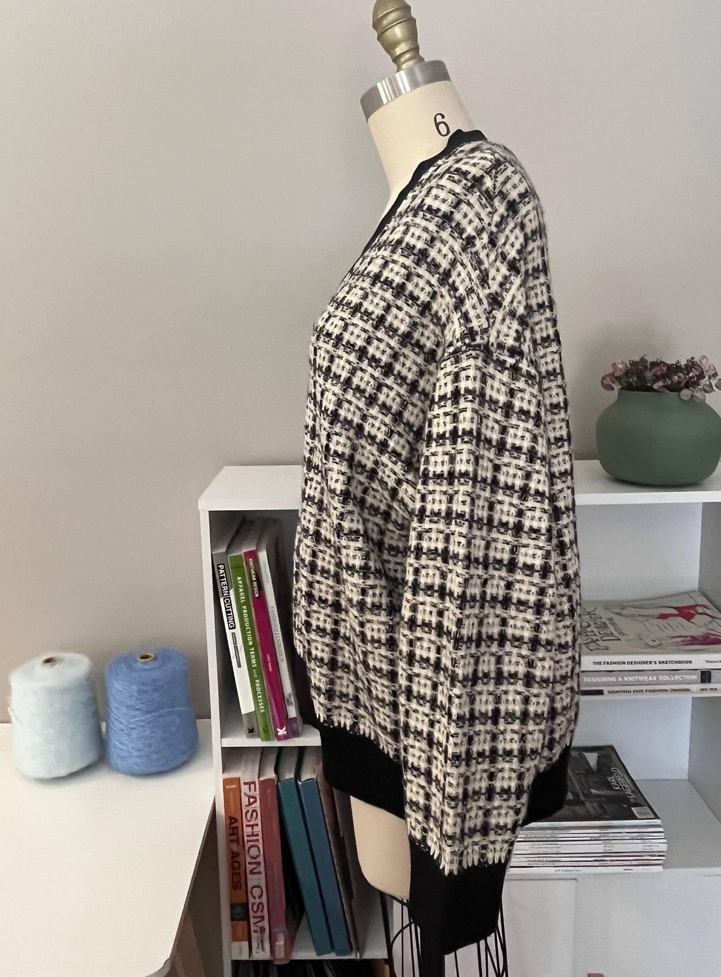 V-neck check pattern sweater