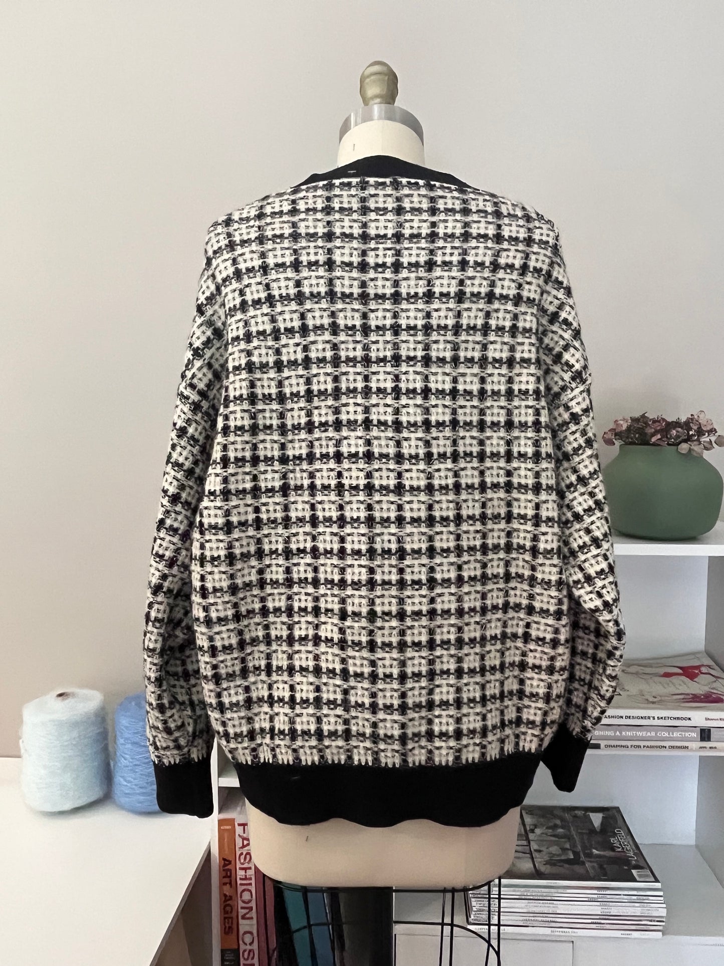 V-neck check pattern sweater