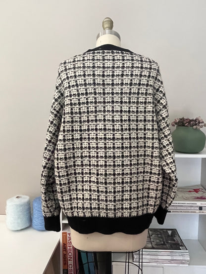 V-neck check pattern sweater