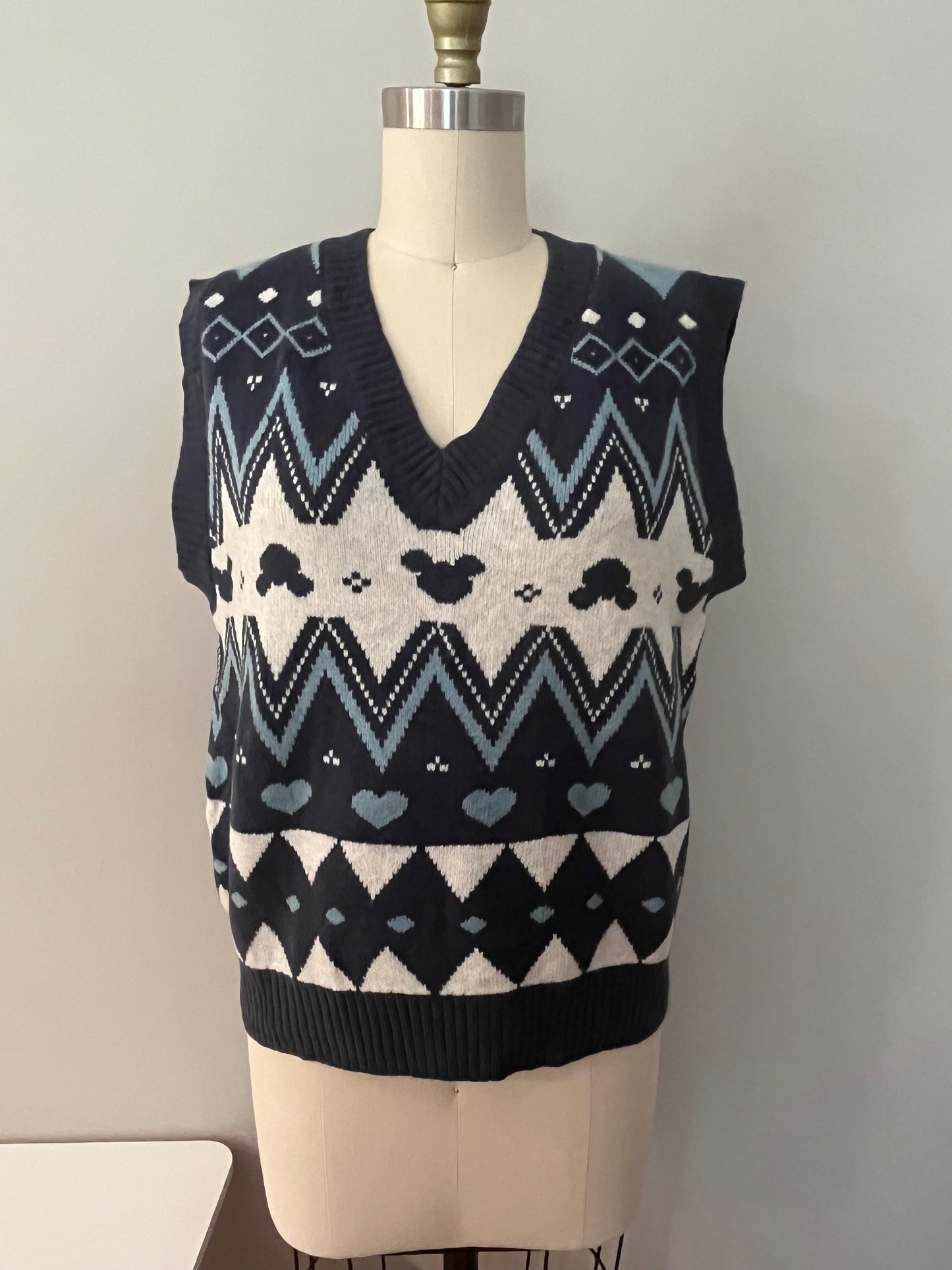 V-neck Fair isle inspired vest