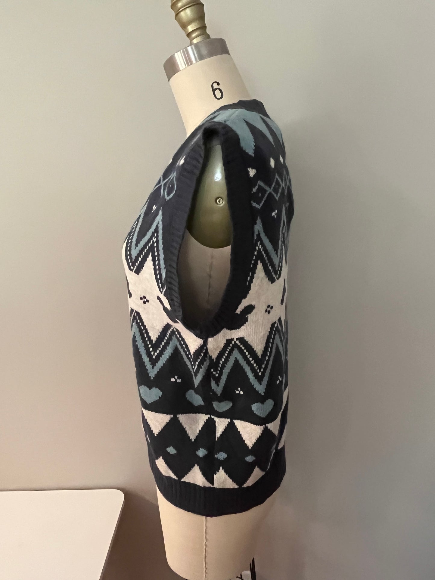 V-neck Fair isle inspired vest