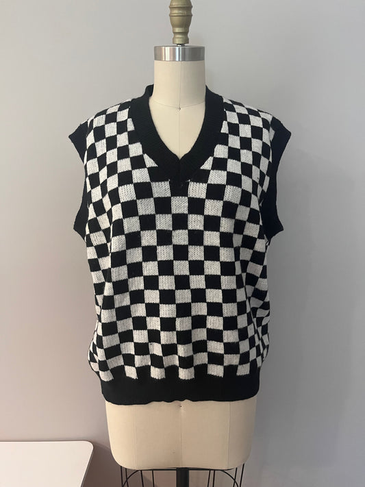 Monochrome check knit vest