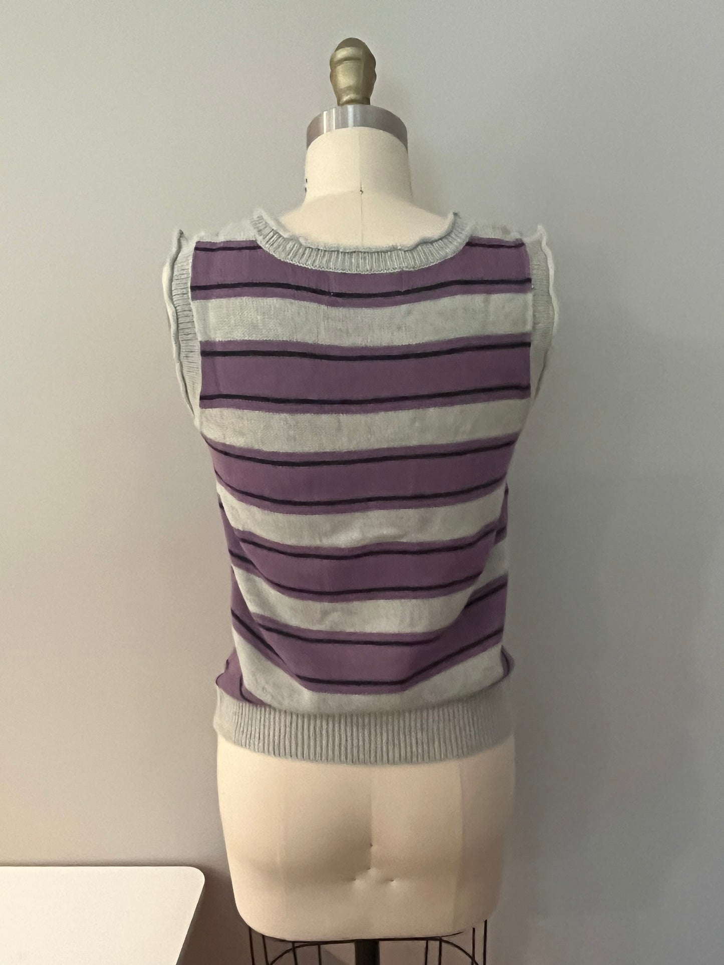 Stripe crew neck knit vest