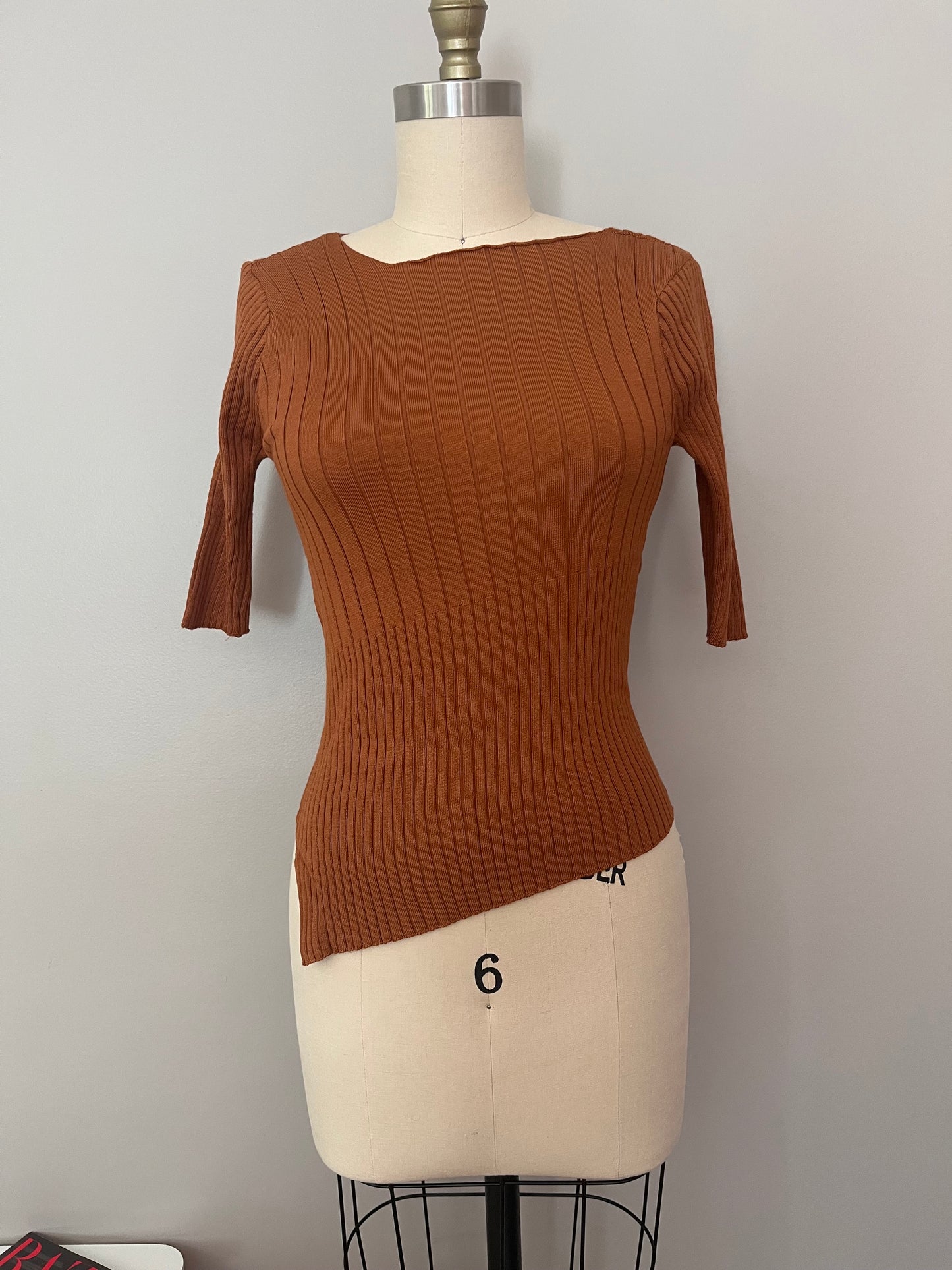 Cinnamon ribbed sculpt knit top